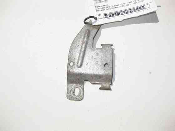 Mercedes-Benz  A2205060140 Кронштейн паливного насоса додаткового підігрівача S-Class W220 CL C215 Одесса