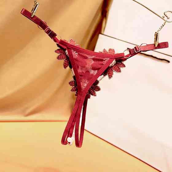 Трусики с бусинками и разрезом Ромашки универсальный бордовый Киев