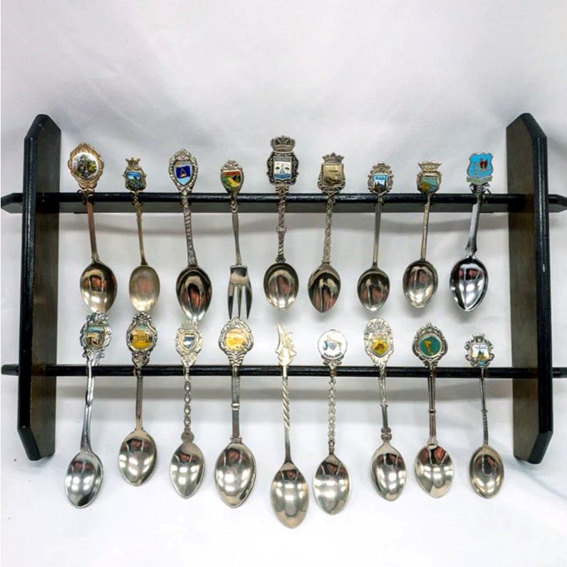 Полка для коллекции ложек 