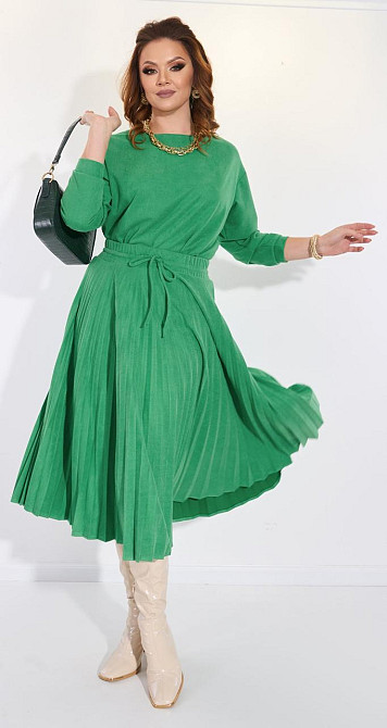 Замшевый костюм с юбкой плиссе (48) Киев - изображение 1