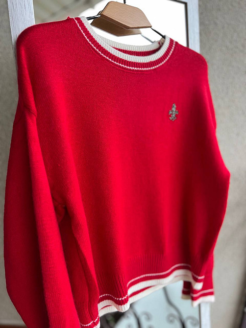 Светр жіночий A-N 6101 широкий оверсайз прикраса вензель попереду з камінням, червоний, one size Київ - фото 4