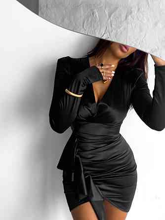 Жіноча приваблива міні сукня з драпіруванням з королівського атласу Одеса