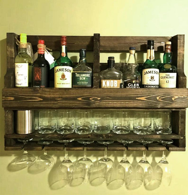 Настенная винная полка 