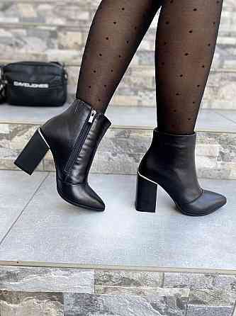Wright Стильні черевики жіночі демісезонні весна-осінь чорні з натуральної шкіри на підборах р. Коломыя