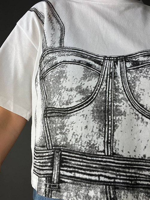 Футболка жіноча A-N 2732 варена коротка широка малюнок корсет бра, білий, one size Київ - фото 12