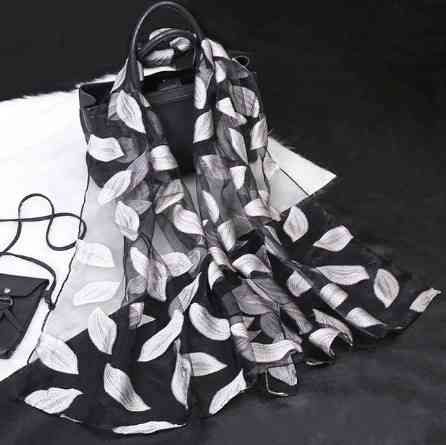Женский шарф черный с серыми листьями - размер 180*68см, полиэстер Киев