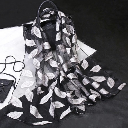 Женский шарф черный с серыми листьями - размер 180*68см, полиэстер Киев - изображение 1