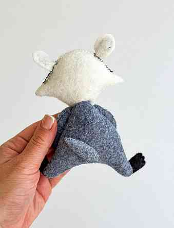 М’яка фетрова іграшка барсук ручної роботи – безпечна розвиваюча іграшка Київ