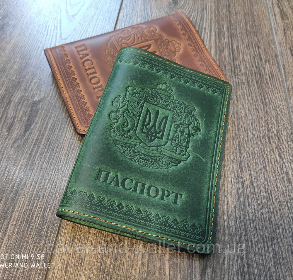 Шкіряна обкладинка на паспорт з гербом України зеленого кольору ST Leather Київ - фото 3