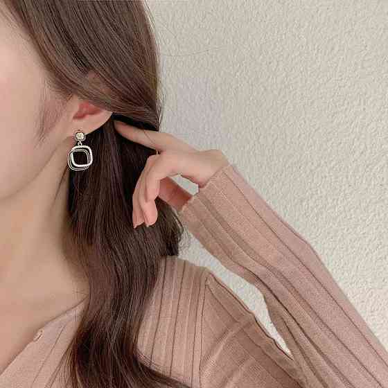 Женские серьги гвоздики 35 на 20 мм золотисто-черный Киев