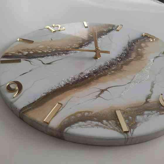 Настіний годинник з епоксидної смоли ручної роботи Дніпро