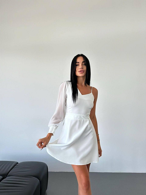 Женское праздничное мини платье на одно плечо костюмка с шифоновыми рукавами Белый, 46 Одесса - изображение 4