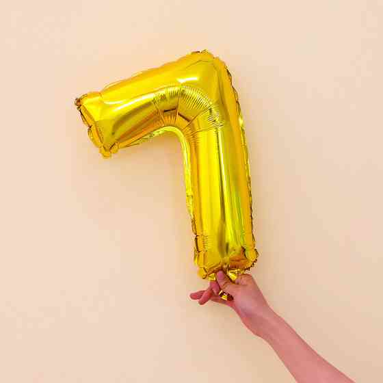 Шарик цифра 7 фольгированная 16 дюймов золотистый Киев