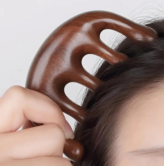 Аккупунктурный массажер в форме деревянной расчески из сандалового дерева 9.5×5.7 см Киев - изображение 2