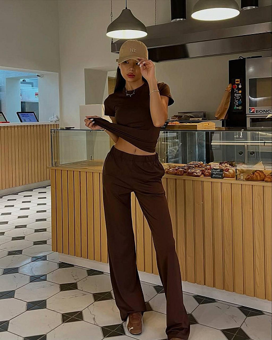 Жіночий базовий прогулянковий костюм-двійка: футболка та штани турецька віскоза Шоколад Одеса - фото 3