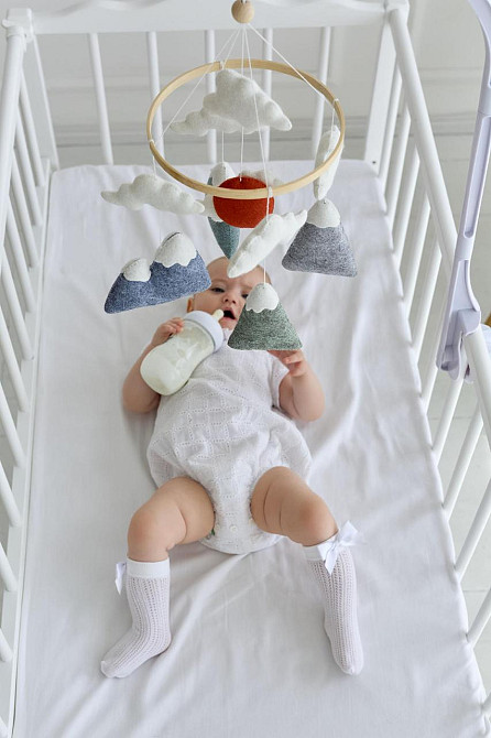 Дитячий мобіль на ліжечко для немовлят WoollyFox "Свіжі сни: гори, сонце, хмарки" Київ - фото 4