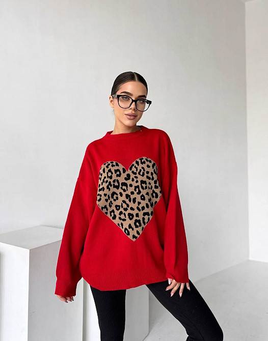 Жіночий стильний светр оверсайз із сердечками Червоний Одеса - фото 5