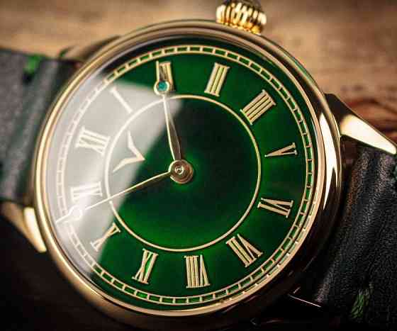 Эксклюзивная модель часов марьяж с зелёным эмалевым циферблатом. Харьков