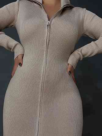 Платье женское Joy One 421 вязаное длинное на молнии в рубчик, бежевый, one size Киев