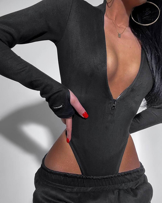 Женский стильный костюм двойка: боди и джоггеры замш на дайвинге Черный, 42/44 Одесса - изображение 4