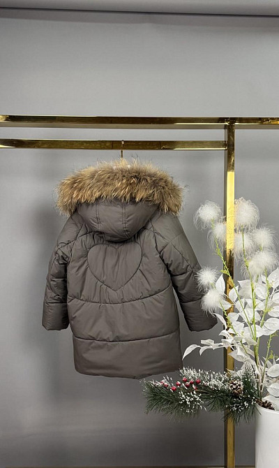 Детская зимняя куртка для девочки с сумкой-муфтой натуральный мех 110,116,122,128,134 Николаев - изображение 3