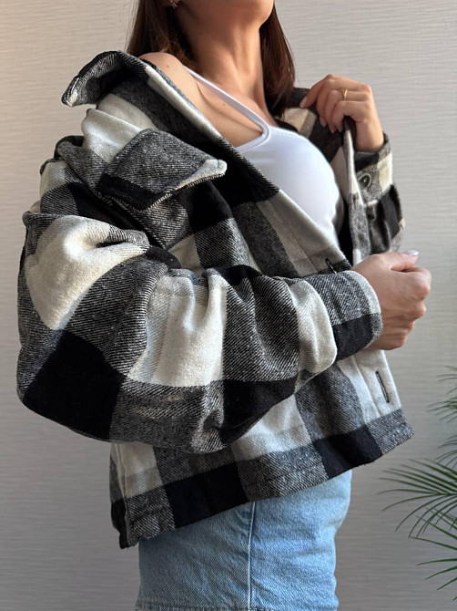 Жіноча тепла оверсайз сорочка в карту на ґудзиках кашемір Чорний Одеса - фото 4