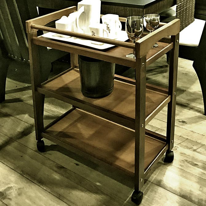 Сервировочный столик 