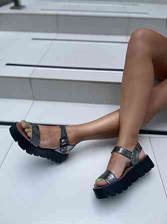 Kentro Босоніжки жіночі сріблясті KENTO 3222 літні, шкіра-сатин / Стильні босоніжки на платформ Коломыя