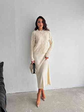 Женский теплый элегантный костюм: свитер и платье машинная вязка Молочный Одесса