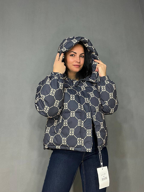 Куртка женская оверсайз демисезонная HAIZIYUAN 192 с капюшоном узор буквы BB графит, графит, L Киев - изображение 19