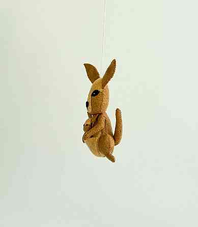 М’яка фетрова іграшка кенгуру ручної роботи – безпечна розвиваюча іграшка Київ