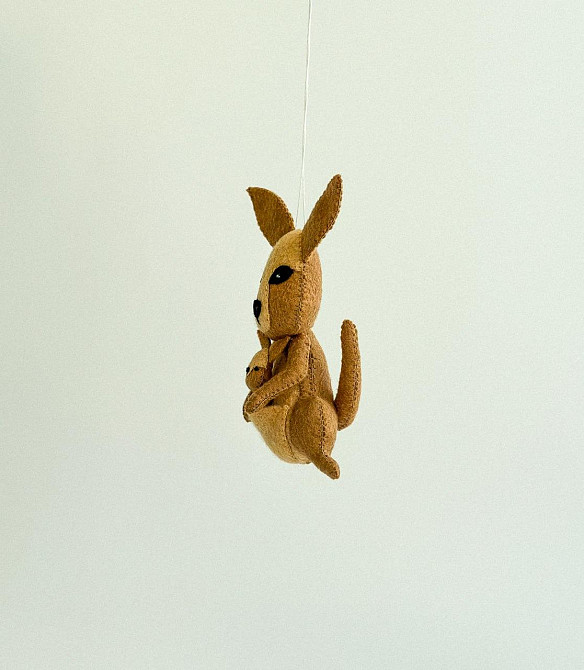 М’яка фетрова іграшка кенгуру ручної роботи – безпечна розвиваюча іграшка Київ - фото 4