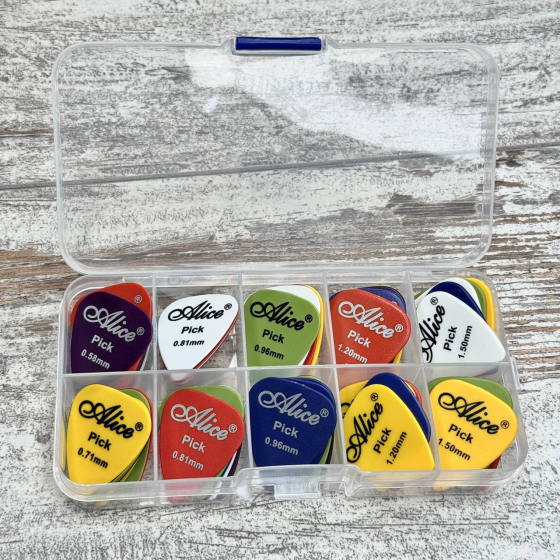 Универсальный комплект медиаторов для гитаристов Alice, набор 60 шт, нейлон, 0.58-1.5 мм в кейсе Киев