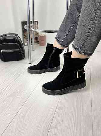 Injers Черевики жіночі INJERS чорні натуральна замша 36р. высота 16см обхват 23см подошва 3см ( Коломыя