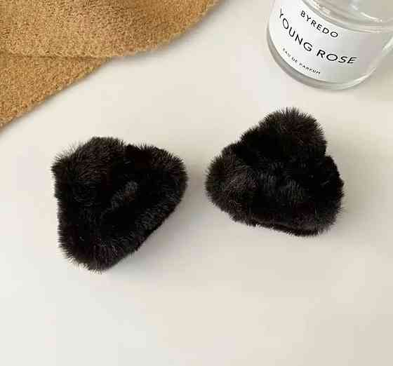 Шпилька крабік із хутра "Вушка" 2 шт Сміла