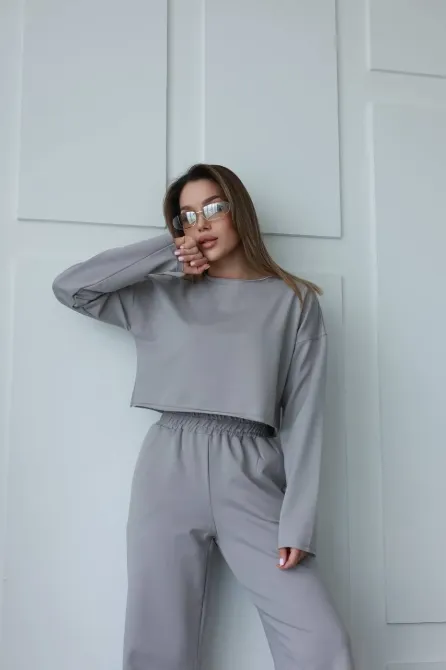 Стильний костюм із кроп-світшотом та прямими штанами Одеса - фото 6