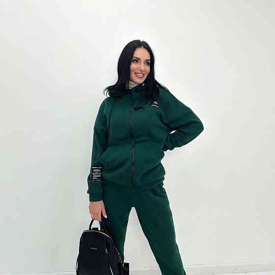 Женский спортивный костюм c нашивками 