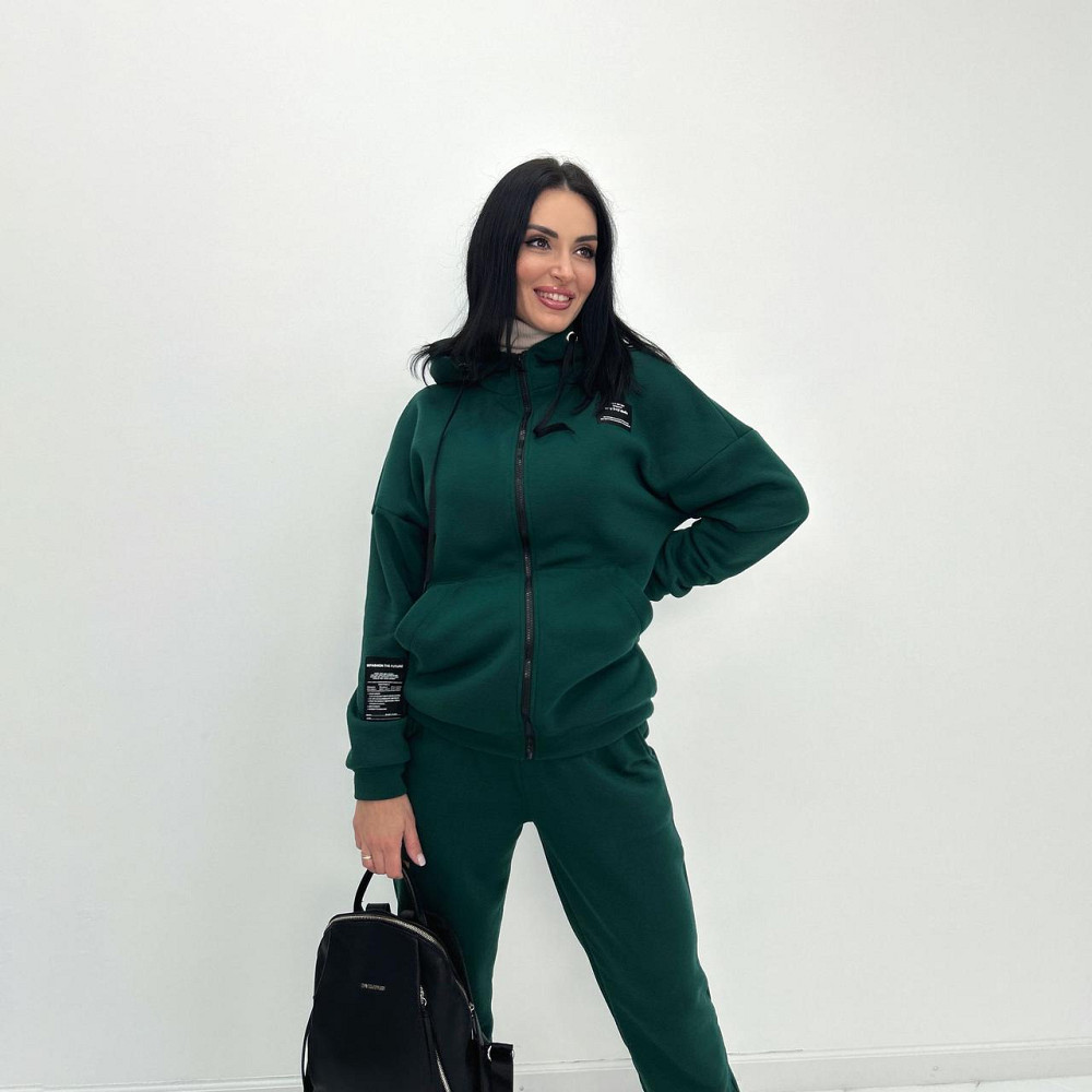 Женский спортивный костюм c нашивками 