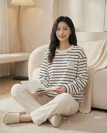 Жіноча тепла плюшева піжама-двійка: кофта та штани Молочні, 48/50 Одеса