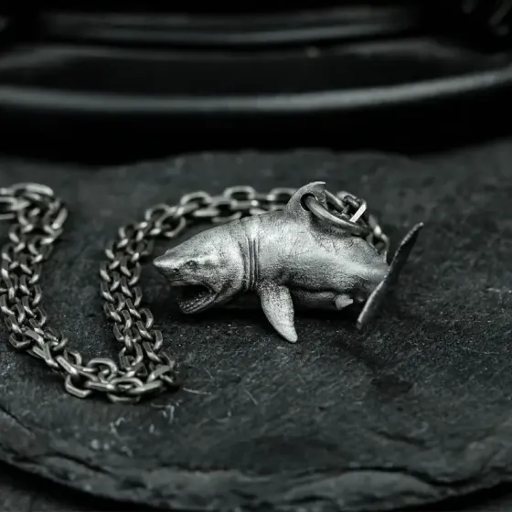 Кулон «Акула» 3,2×1,5 см на цепочке 60 см — темное серебро, морская тематика, унисекс Киев