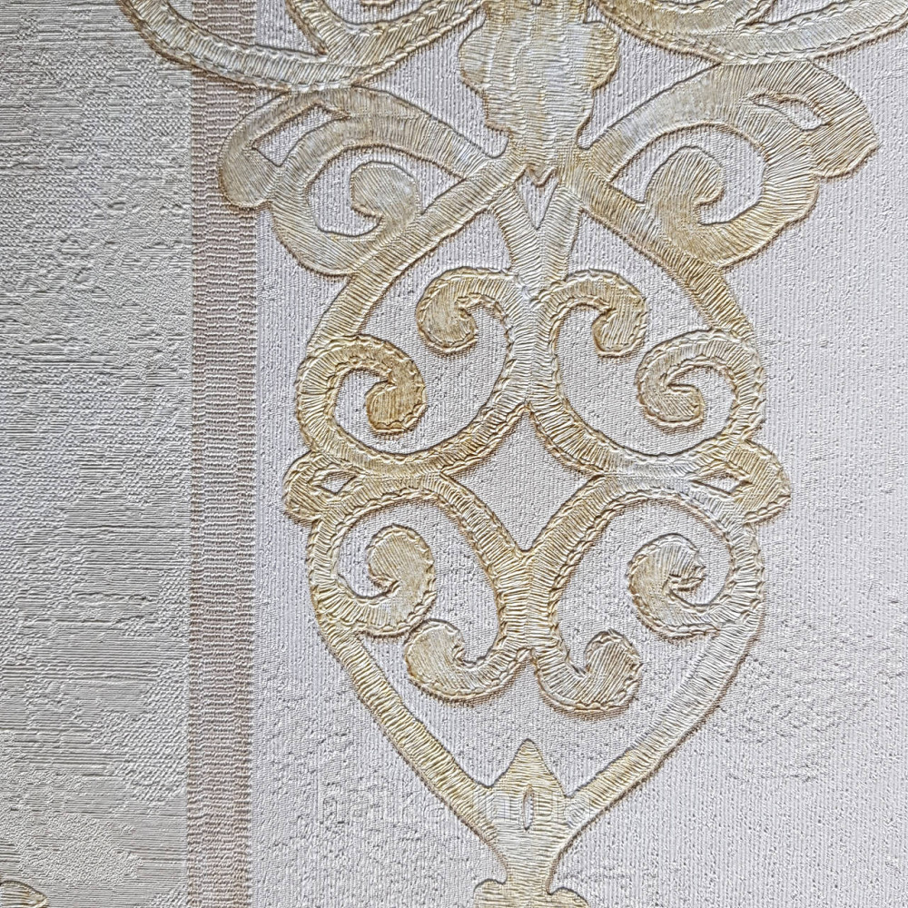 Шпалери метрові вінілові на флізелін 24 Carati Cristiana Masi вензель великий структурний на золотистий беж Київ - фото 4