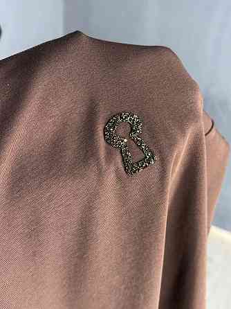 Футболка жіноча A-N 911-21 з аплікацією камінців силует замка базова one size, коричневий, one size Київ