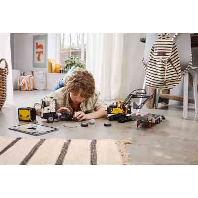 Конструктор LEGO Technic Грузовик Volvo FMX и Электрический экскаватор EC230 (42175) Винница