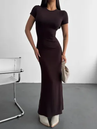 Платье идеально ложится на фигуру , мягкая ткань , очень эластичная. Одесса