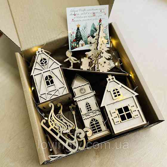 Подарунковий набір декору на Різдво — дерев’яне містечко з підсвіткою Ірпінь