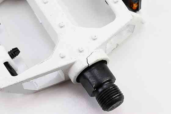 УЦІНКА Педалі MTB широкі 9/16" (107x100x25mm) алюмінієві, білі 808 (тріщина див. фото) Київ