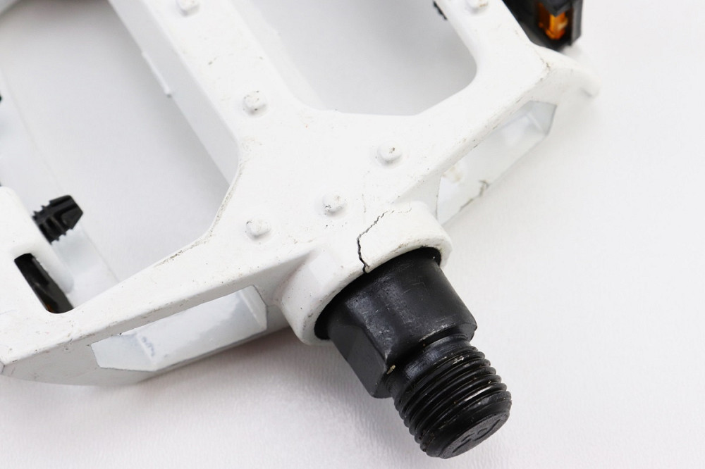 УЦІНКА Педалі MTB широкі 9/16" (107x100x25mm) алюмінієві, білі 808 (тріщина див. фото) Київ - фото 2