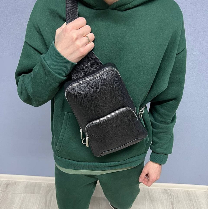 Нагрудна сумка слінг чоловіча з натуральної шкіри містка повсякденна, чорнаMasterSem Київ - фото 3