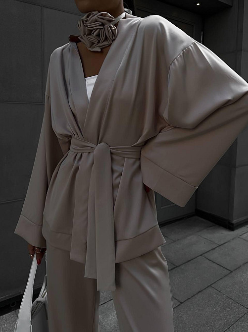 Жіночий базовий костюм-двійка: кімоно та штани атлас Бежевий Одеса - фото 1