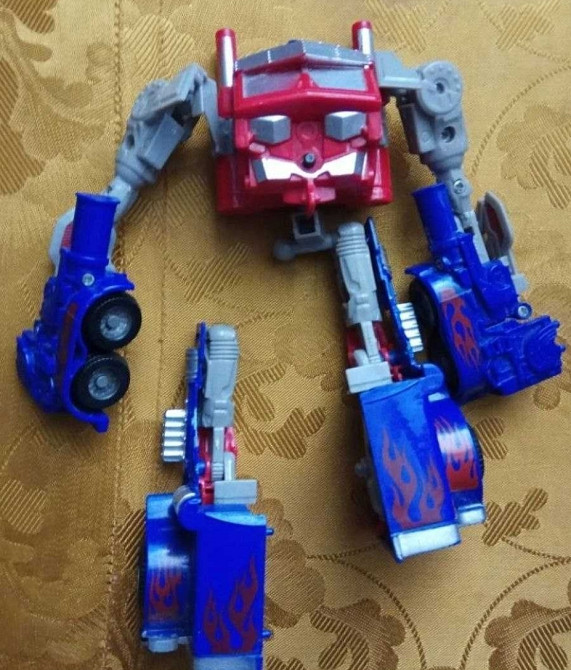 Робот-трансформер Bambi Quyu Оптимус Киев - изображение 3